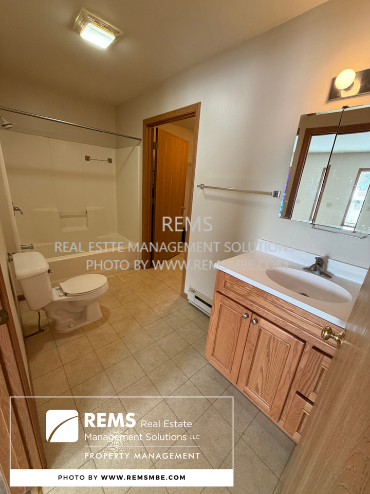 703 4th St - Photo 4 of 5