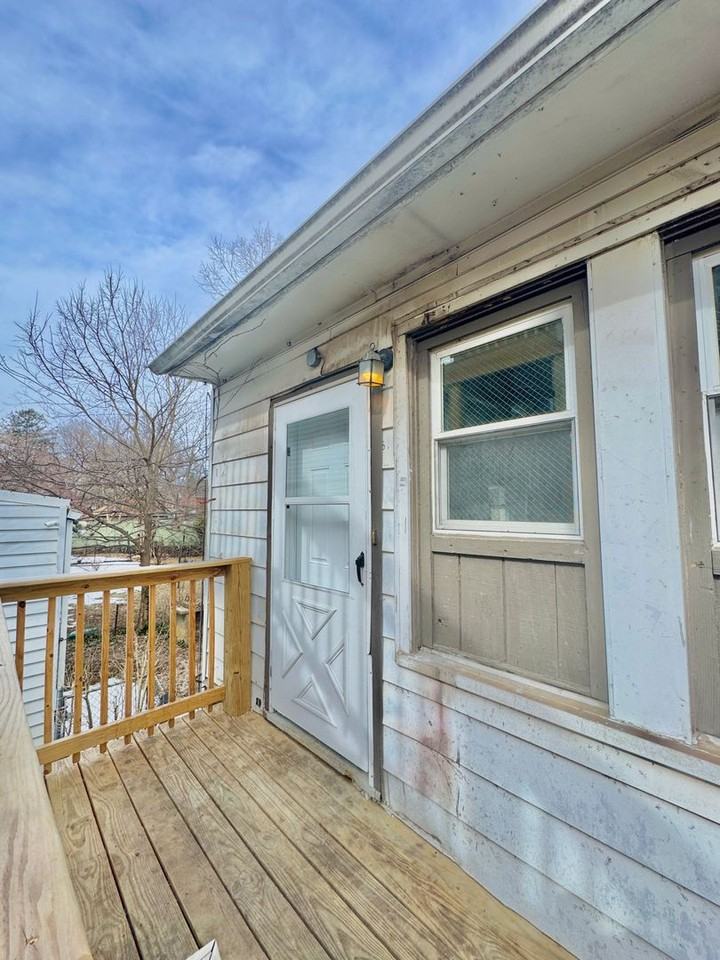 295 S 14th St - Photo 2 of 11