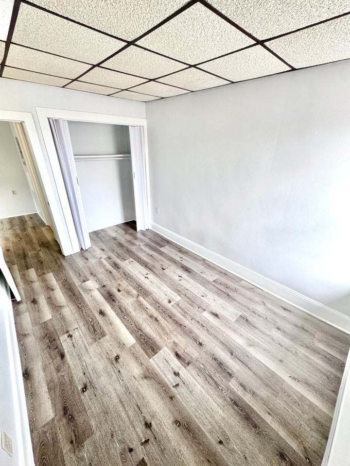 295 S 14th St - Photo 7 of 11