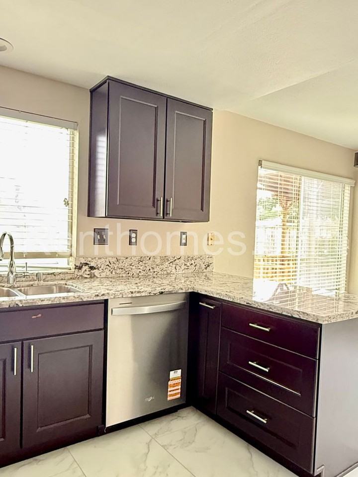 11521 Kirby Pl - Photo 6 of 35