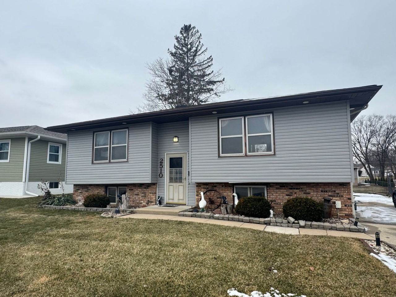 2510 W 9th St - Photo 2 of 20