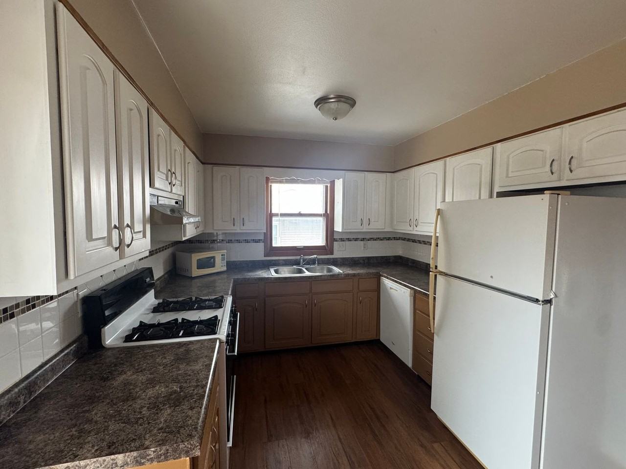 2510 W 9th St - Photo 6 of 20