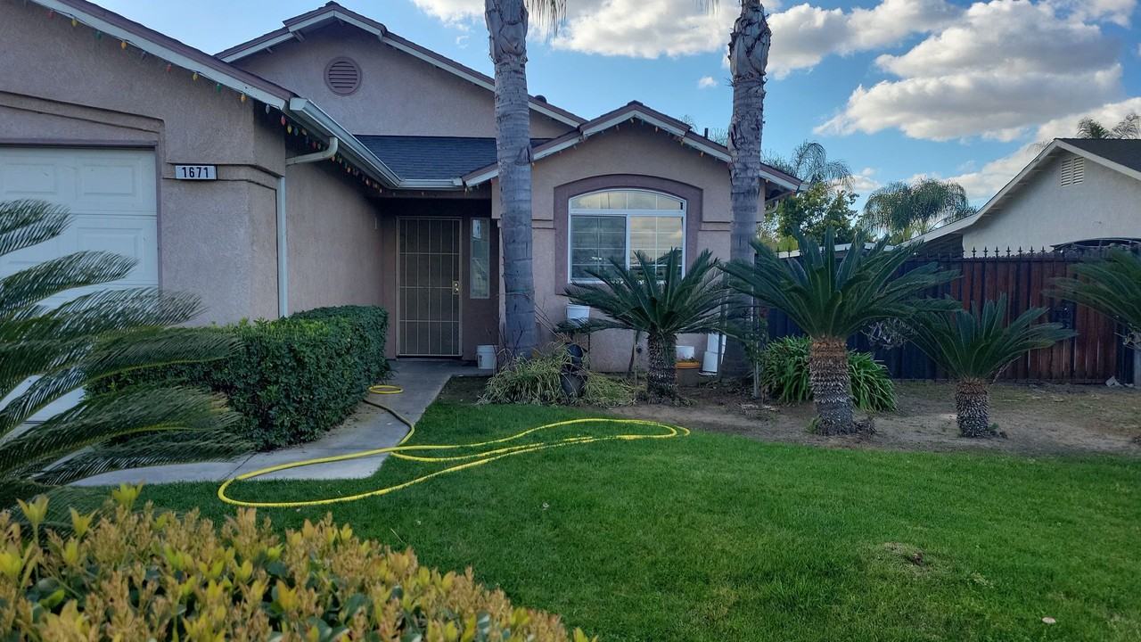 1671 Hume Dr - Photo 3 of 7