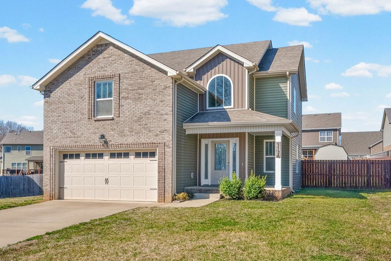 1176 Elizabeth Ln - Photo 2 of 33