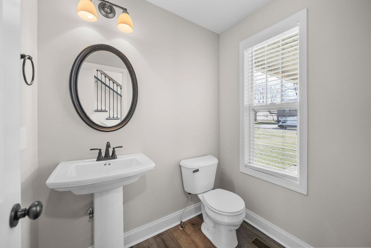 1176 Elizabeth Ln - Photo 5 of 33