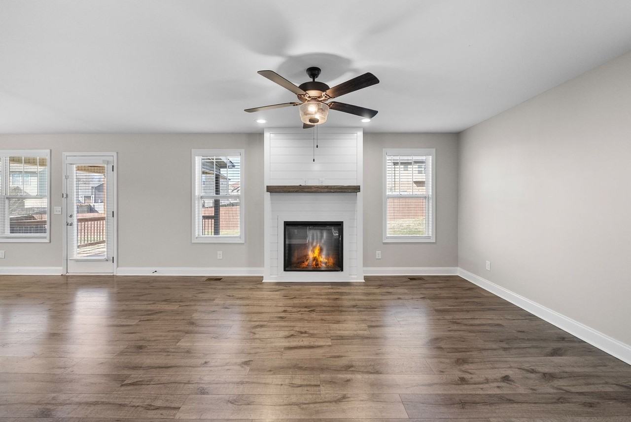 1176 Elizabeth Ln - Photo 6 of 33