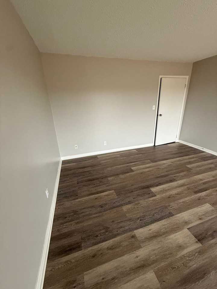 206 Cloverleaf Dr - Photo 2 of 10