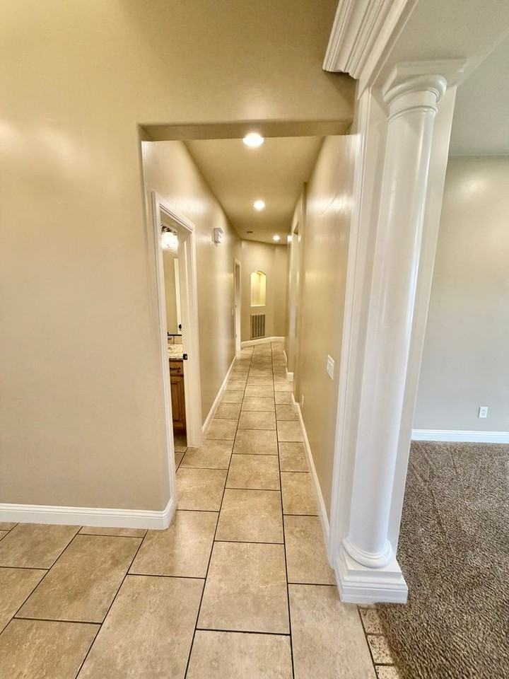 137 W 1725 S - Photo 4 of 39