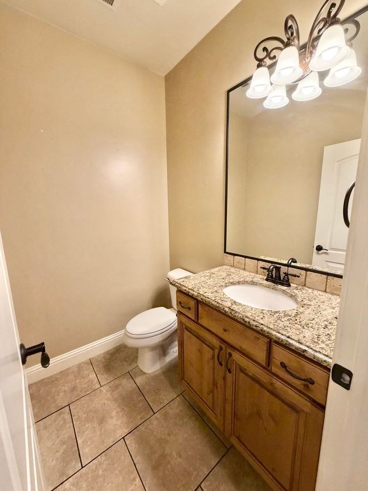 137 W 1725 S - Photo 7 of 39