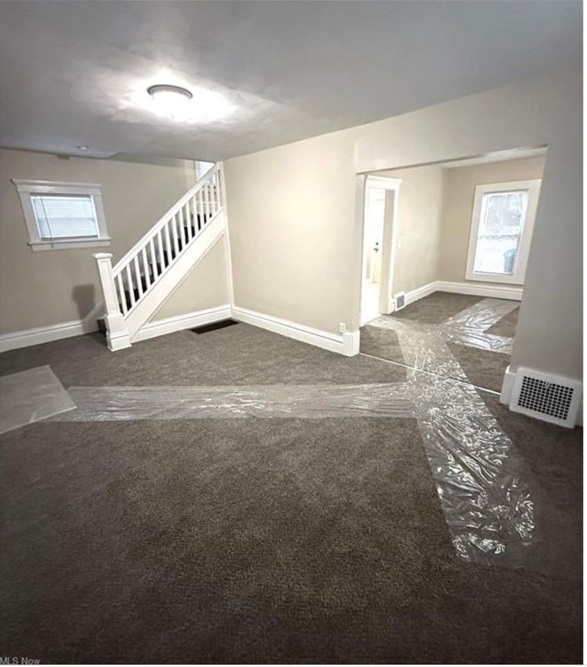 483 Bishop St - Photo 3 of 13