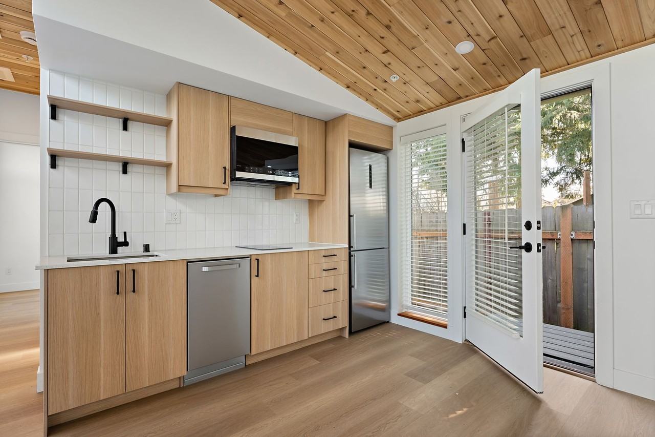 11450 Ne Morris St - Photo 4 of 29