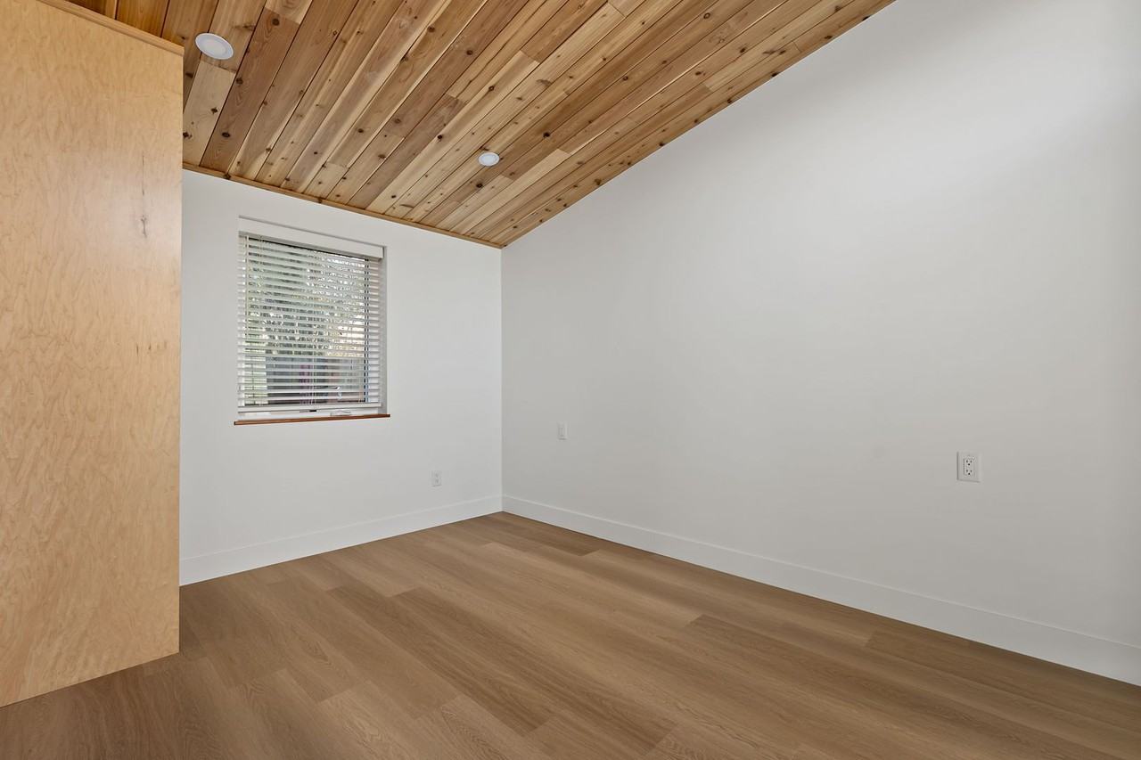 11454 Ne Morris St - Photo 2 of 27