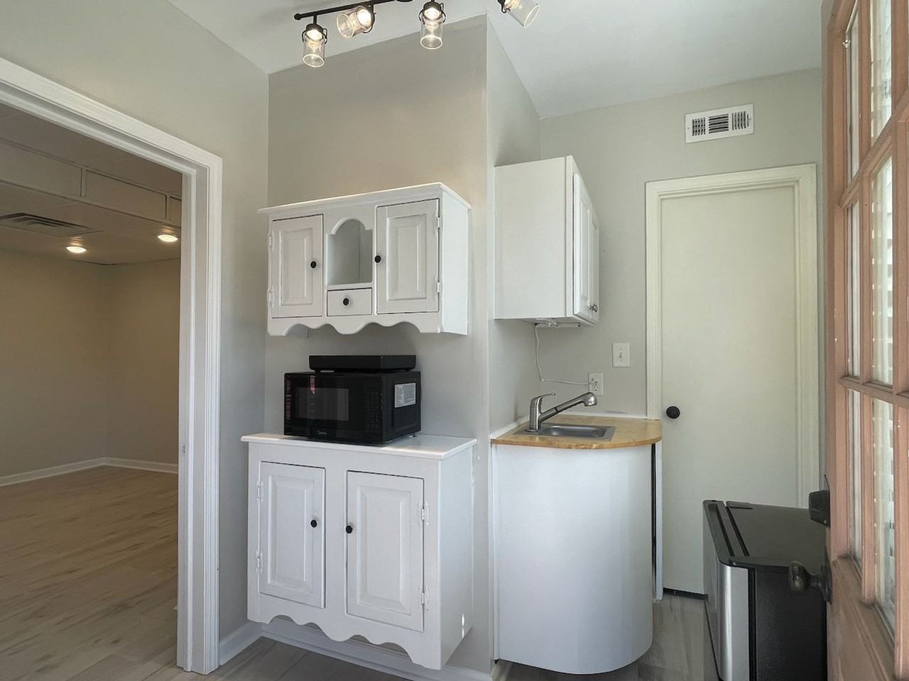 55 Clifton St Se - Photo 7 of 14