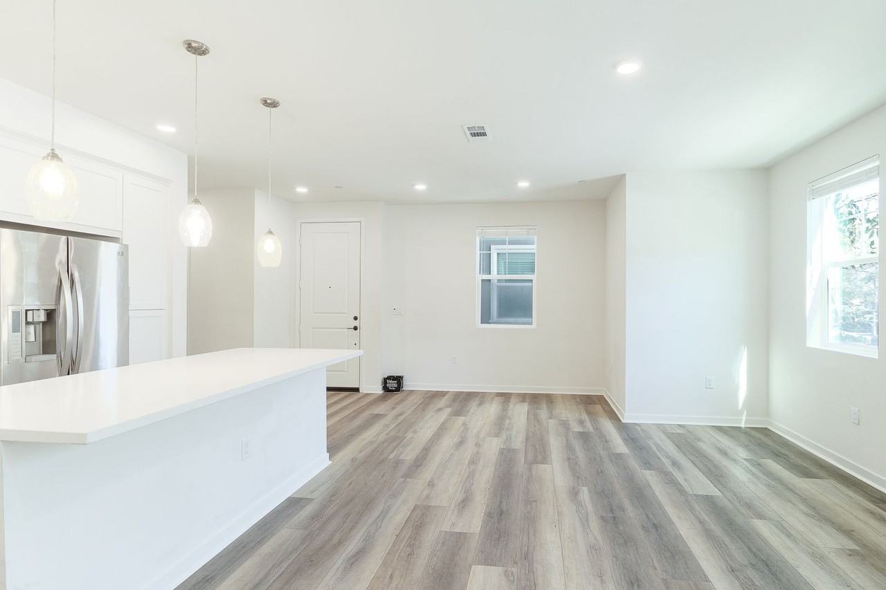 611 Winchester Dr - Photo 6 of 37