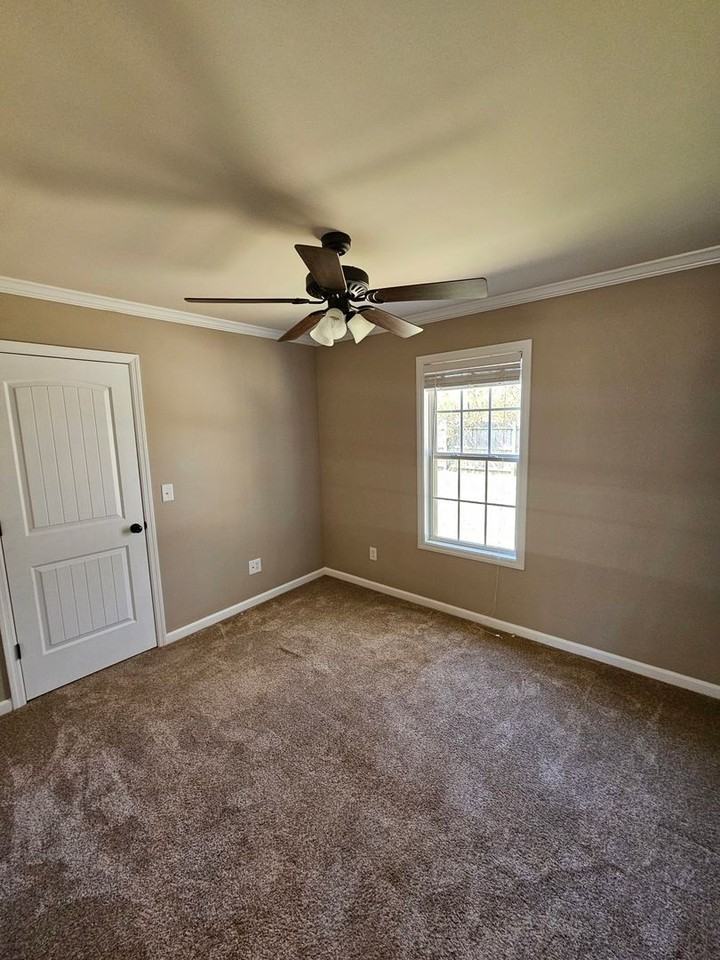 1107 Avenue F Se - Photo 5 of 10