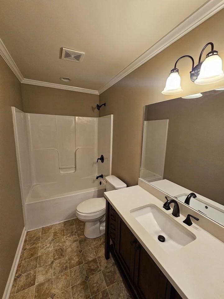 1107 Avenue F Se - Photo 6 of 10