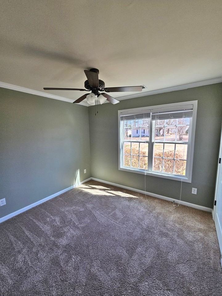 1107 Avenue F Se - Photo 7 of 10