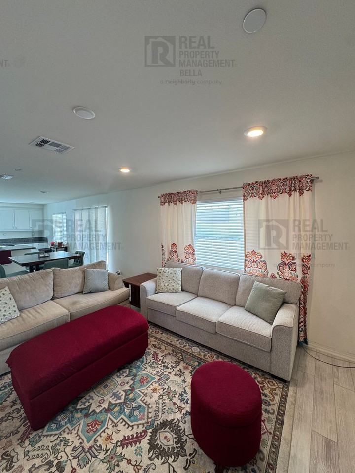 29555 Copper Hill Ct - Photo 4 of 36