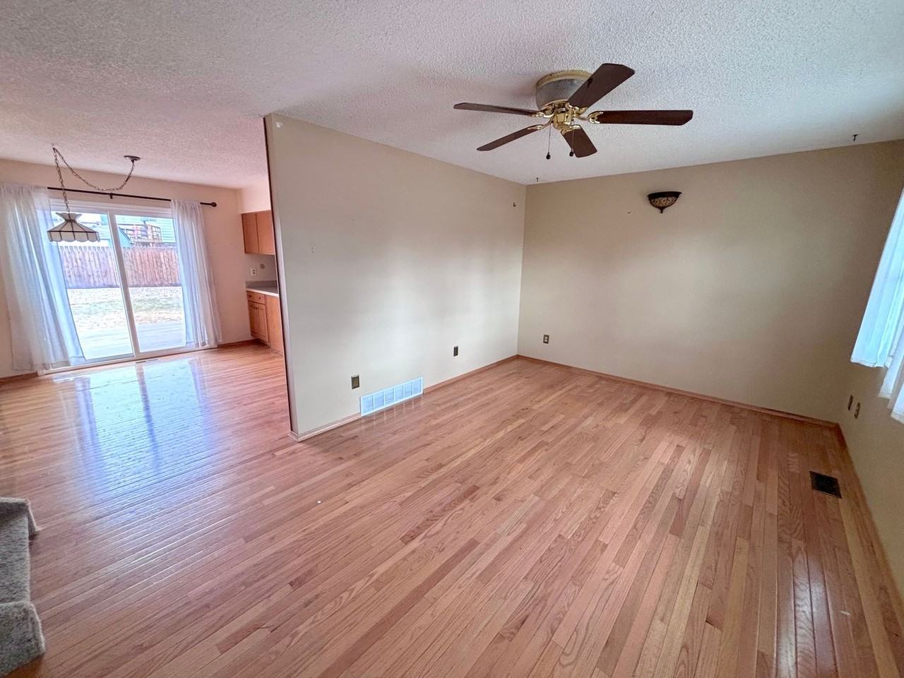 6910 Roaring Spring Ln - Photo 2 of 14