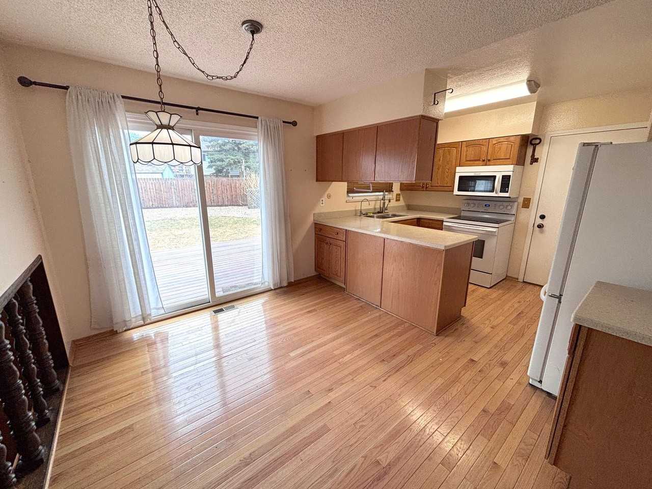 6910 Roaring Spring Ln - Photo 3 of 14