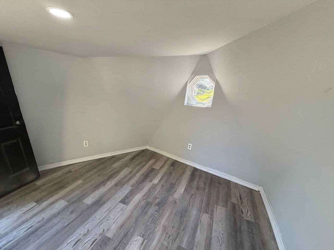 4240 Rodstol Ln Se - Photo 4 of 27