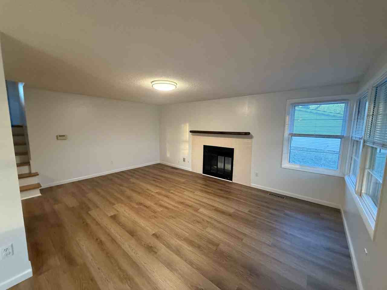 3415 Collegiate Ct - Photo 3 of 26