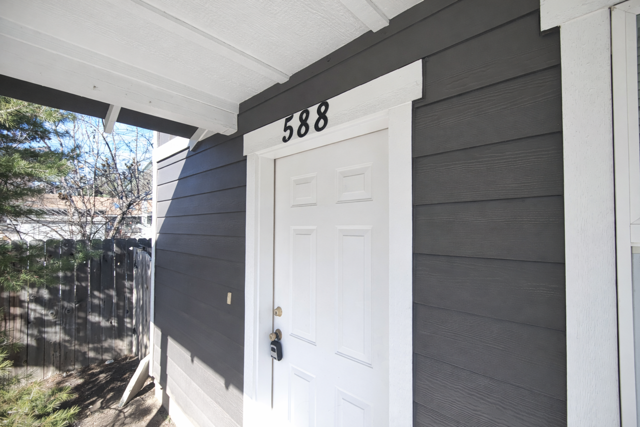 588 Se Roosevelt Ave - Photo 3 of 19