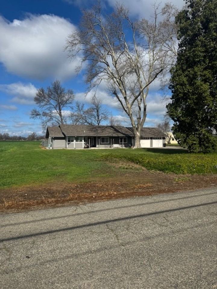 5486 Riverland Dr - Photo 4 of 43