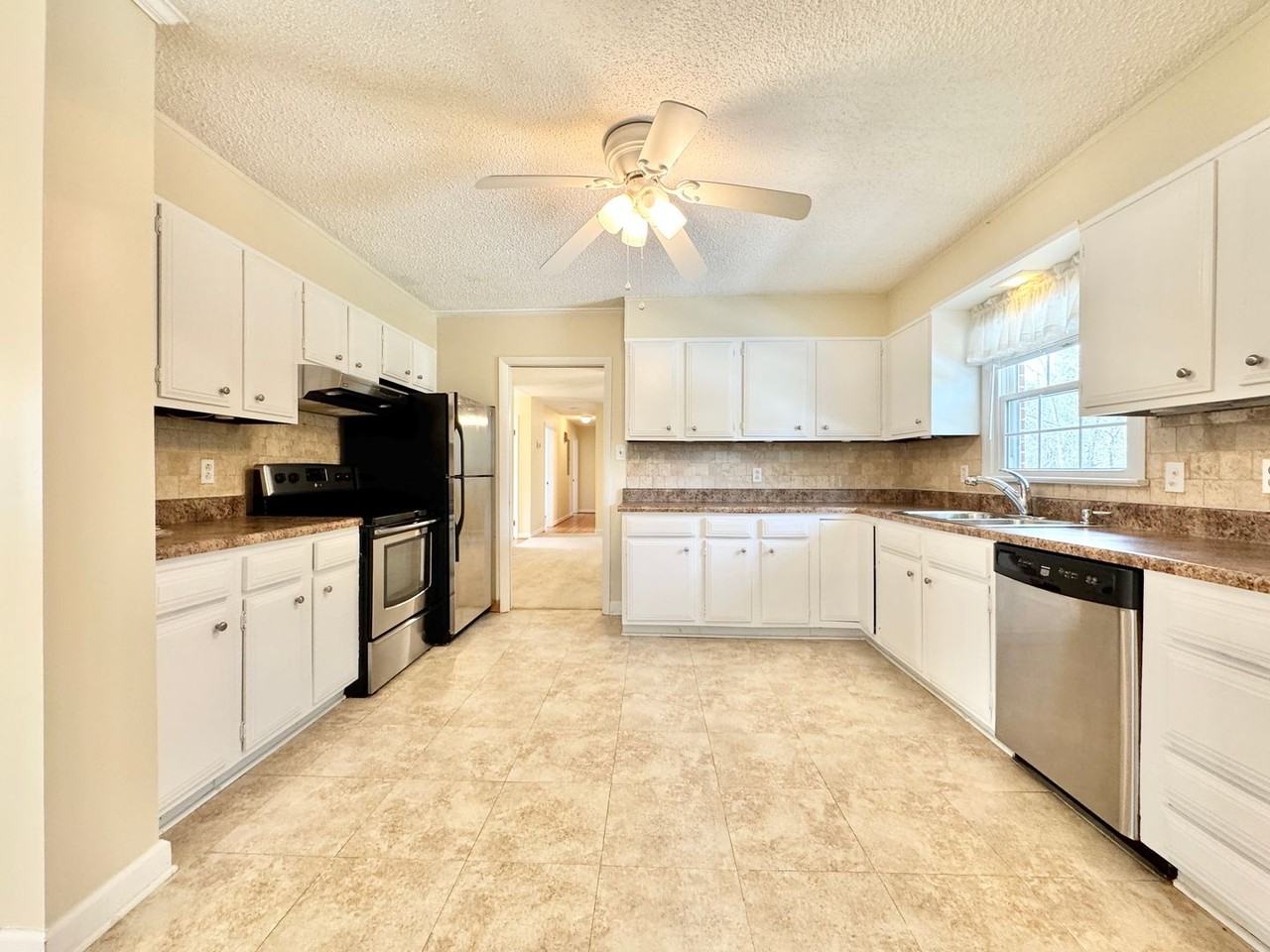 2110 Kello Dr - Photo 6 of 18