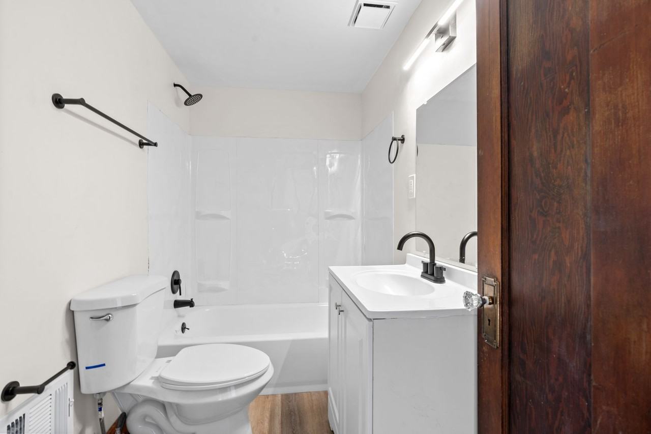 2084 Queen City Ave - Photo 5 of 28