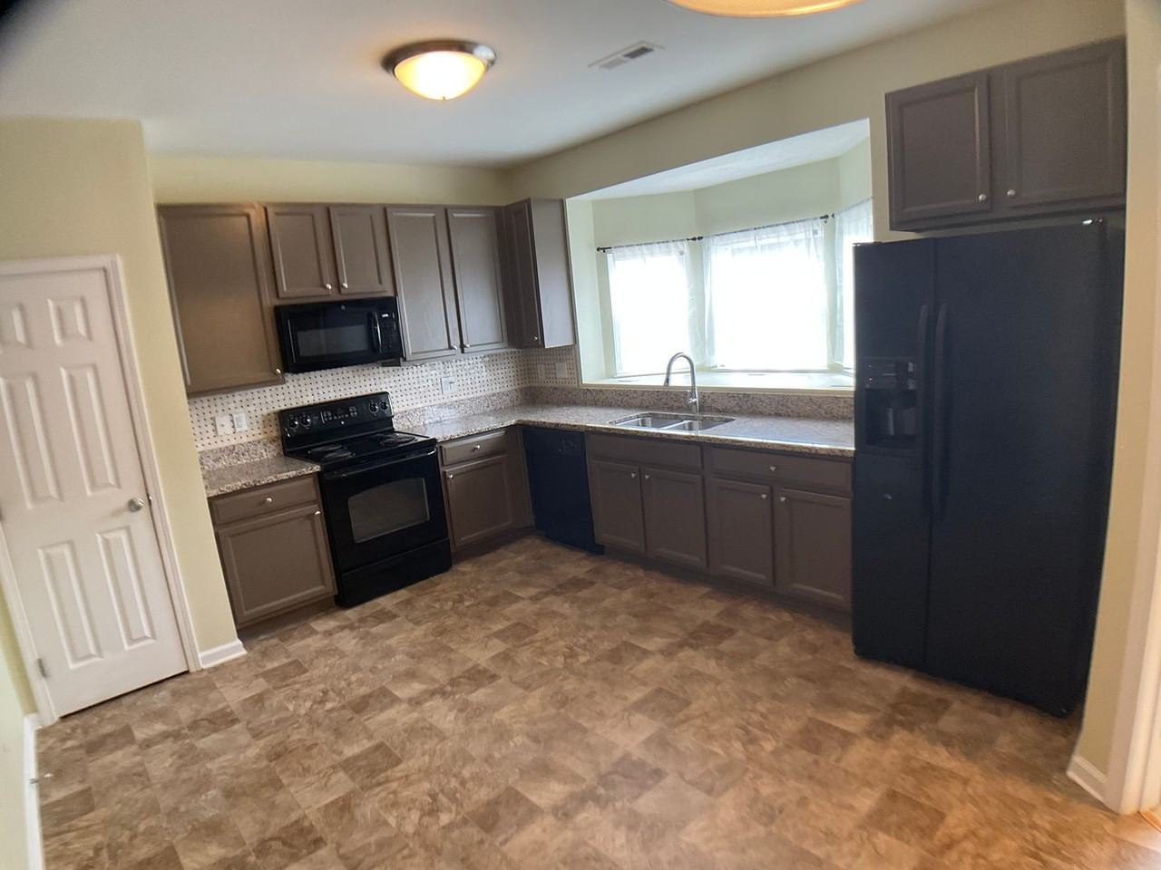 2616 Wyntercrest Ln - Photo 4 of 28