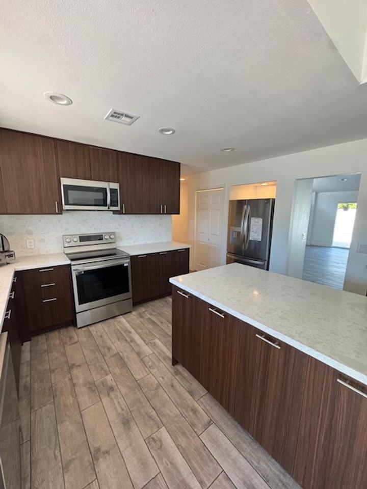 1990 E Calle Felicia - Photo 5 of 29