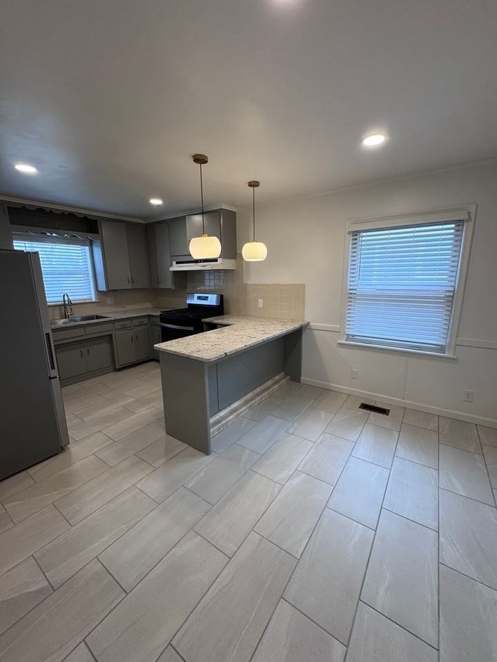 4130 E 22nd Pl - Photo 5 of 17