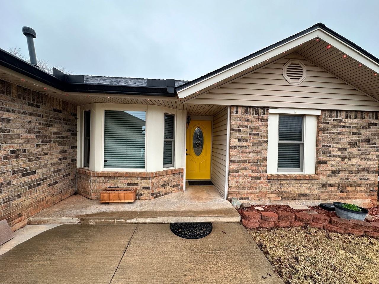 2221 Ne 8th St - Photo 2 of 33