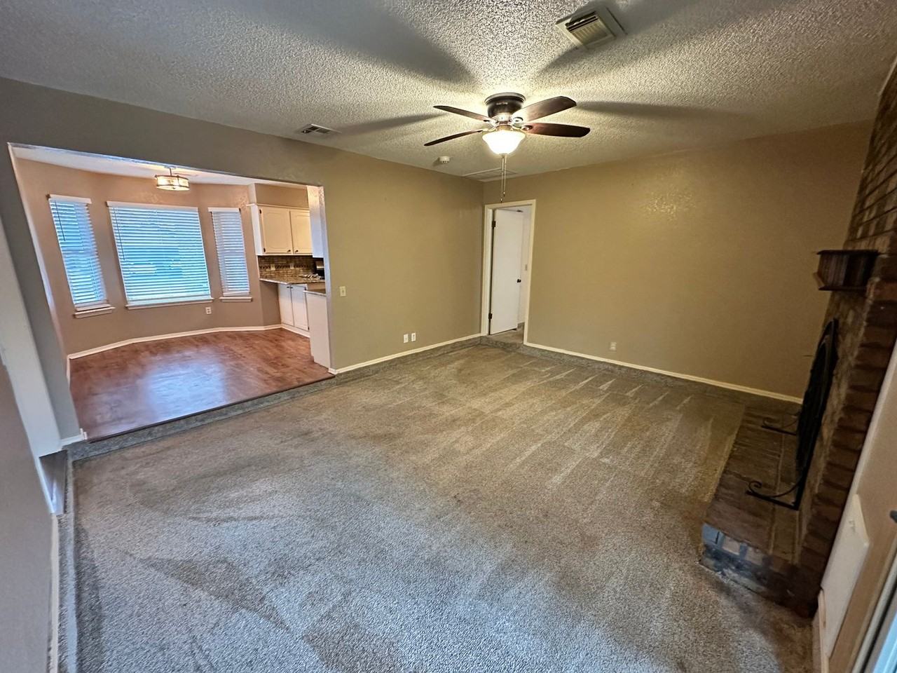 2221 Ne 8th St - Photo 6 of 33