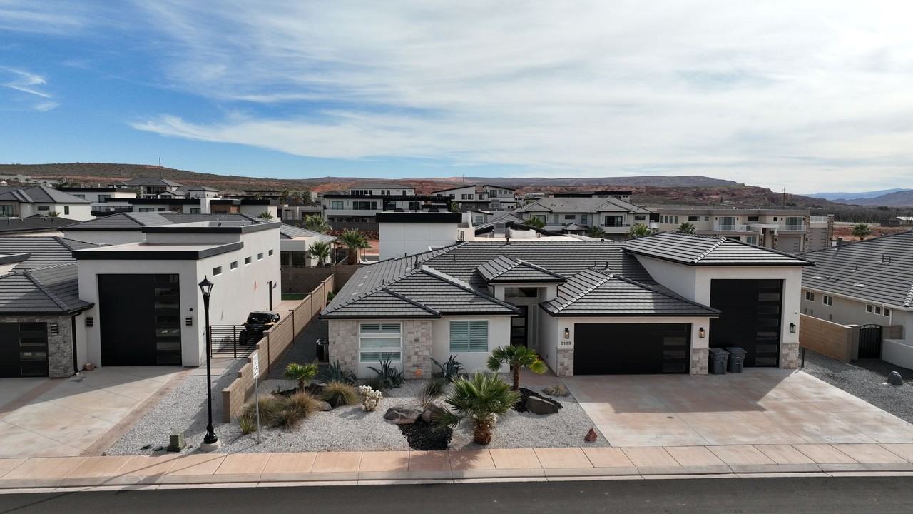 5189 W 2040 S - Photo 2 of 29