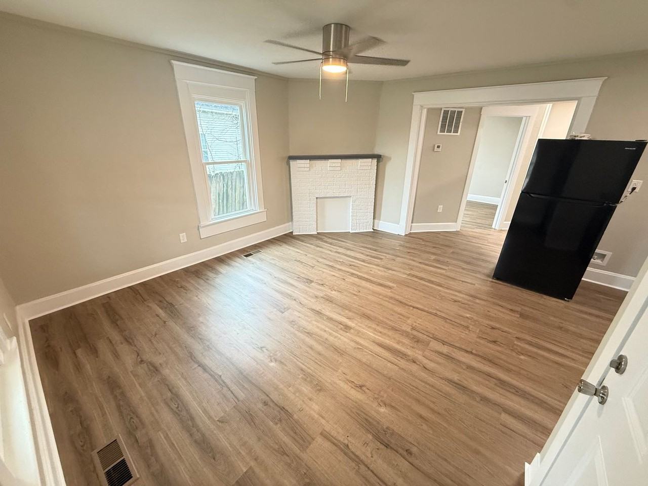 823 N Main Ave - Photo 6 of 18