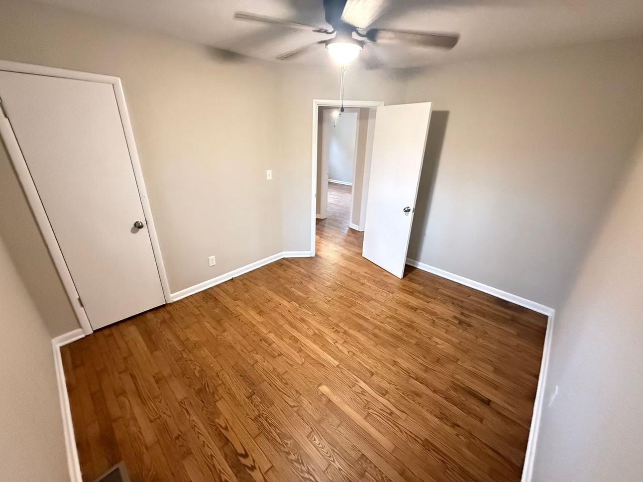 2226 N Kentwood Ave - Photo 7 of 16