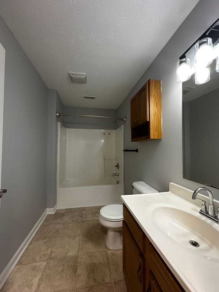 915 Whitney Ave - Photo 4 of 24