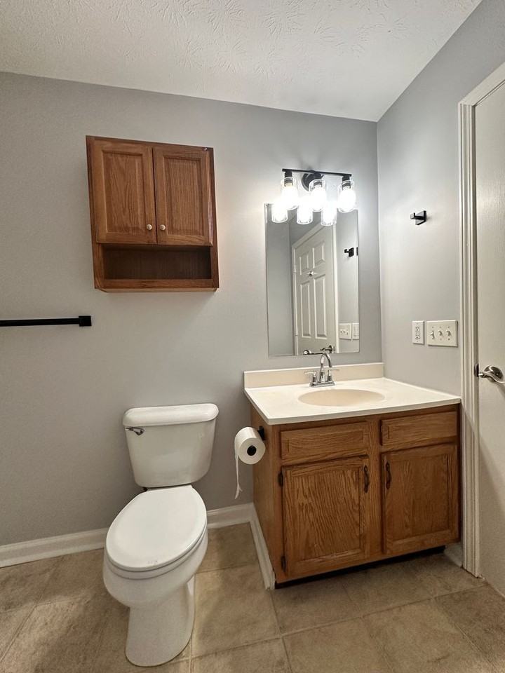 915 Whitney Ave - Photo 6 of 24