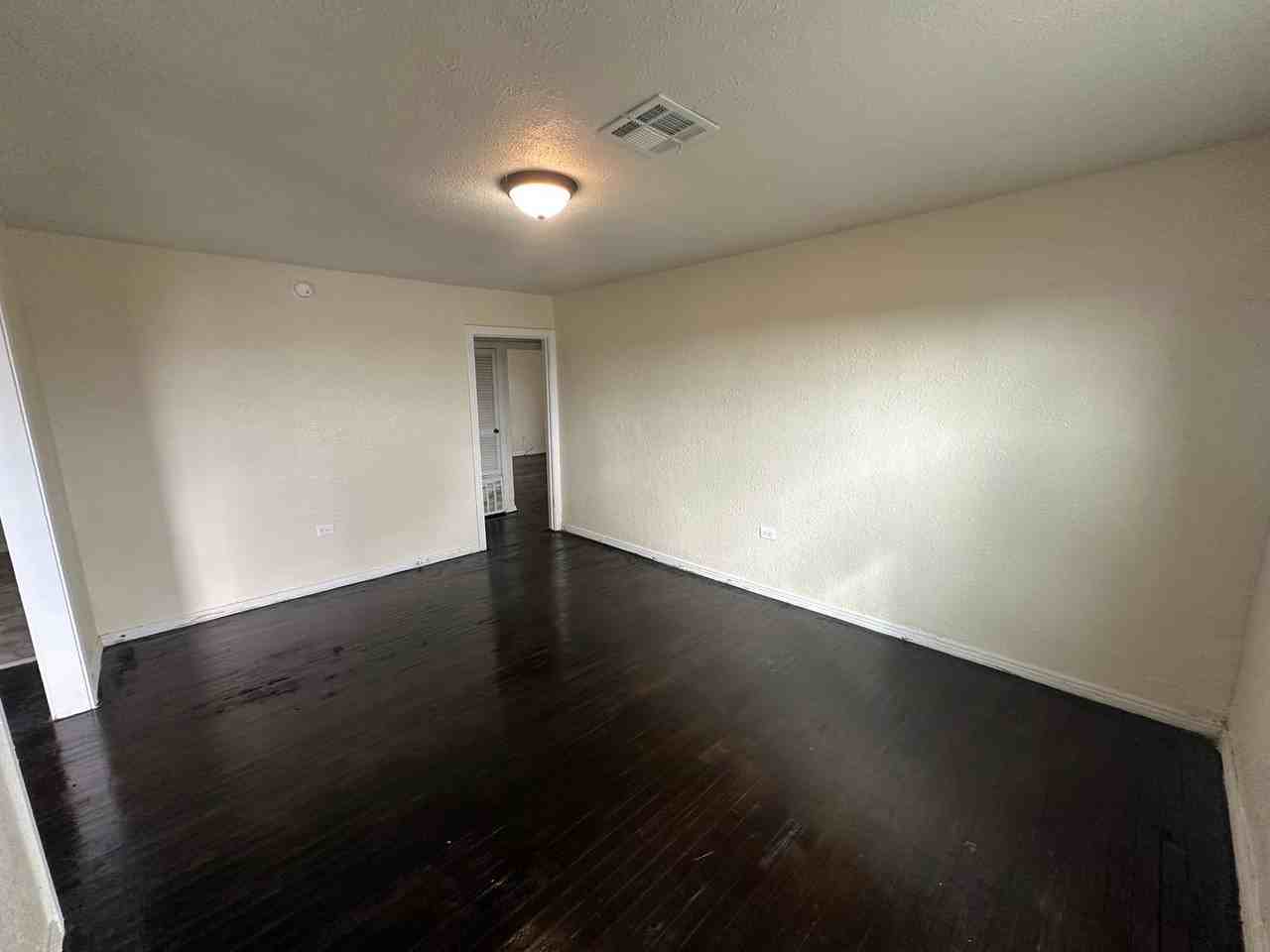 3921 Roselawn Dr - Photo 4 of 27