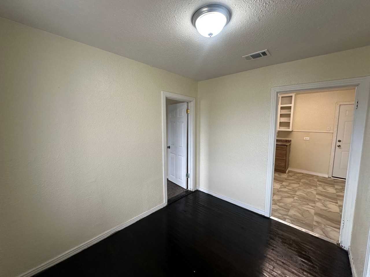 3921 Roselawn Dr - Photo 7 of 27