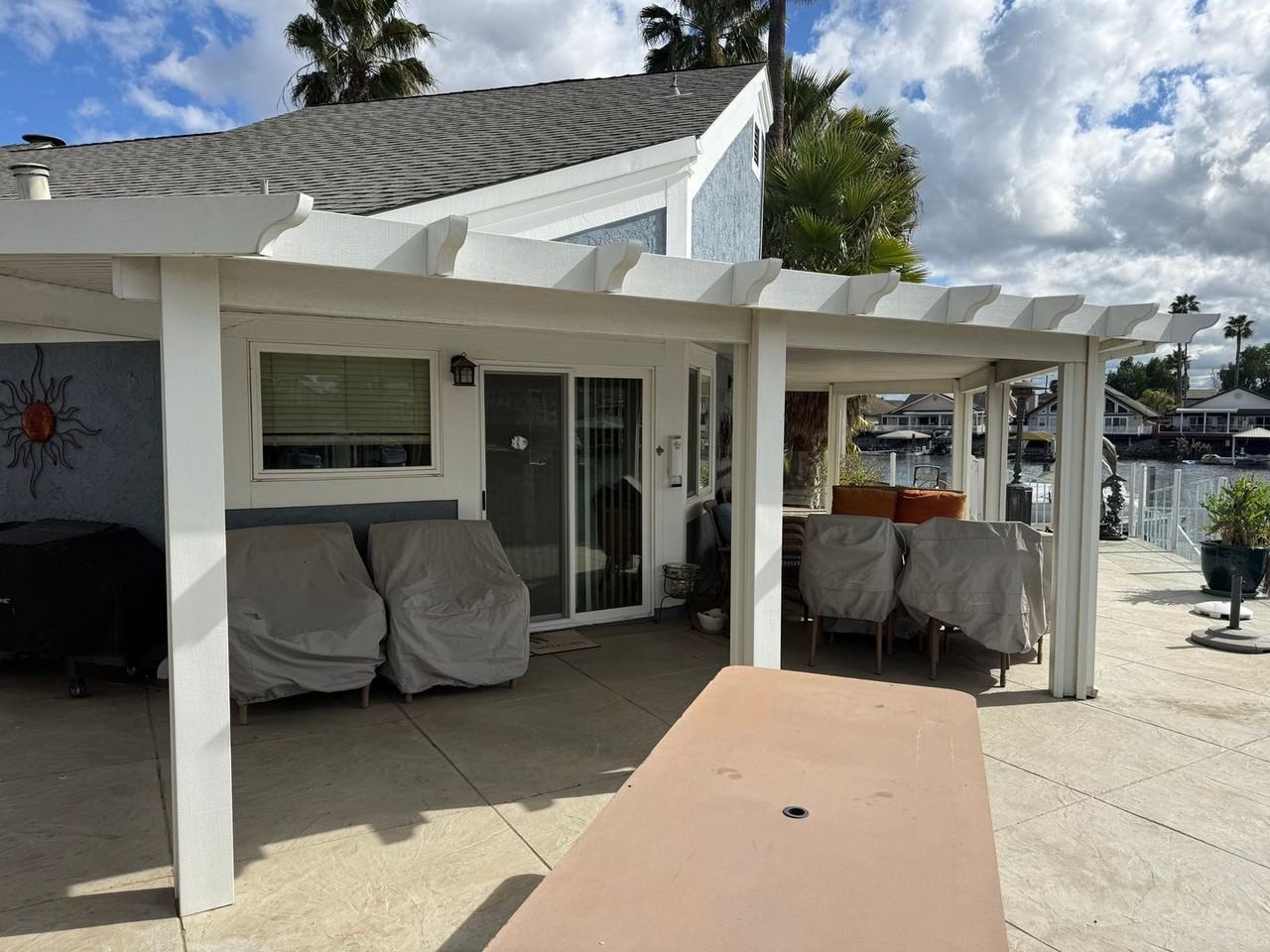 2226 Cove Ct - Photo 2 of 4