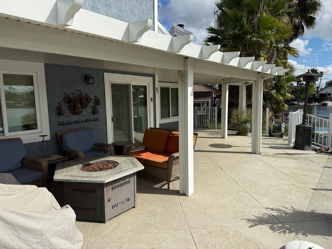 2226 Cove Ct - Photo 3 of 4