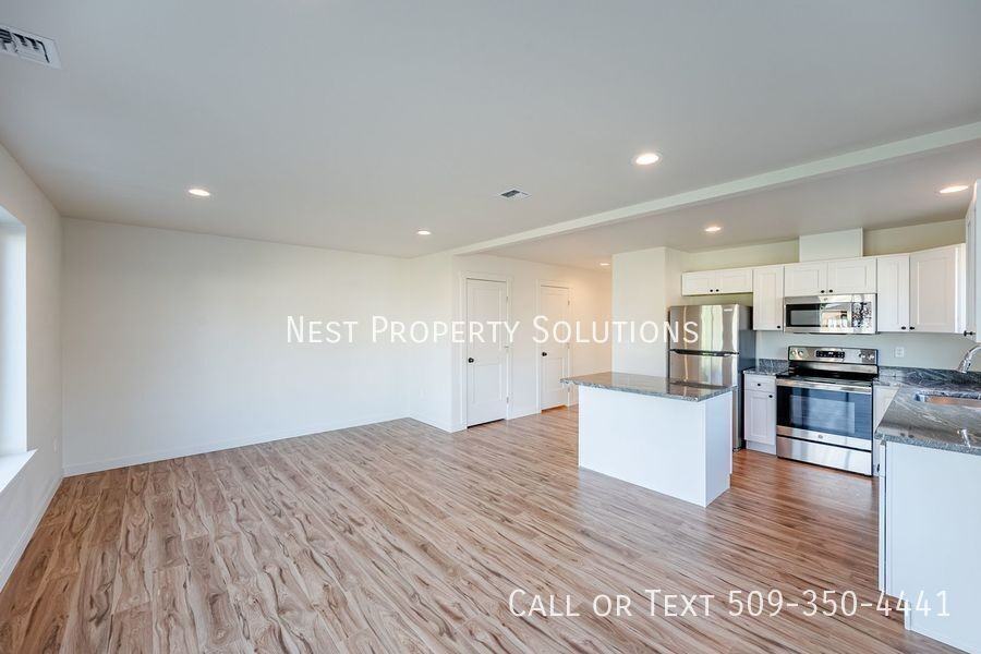 1073 S Grand Dr #A - Photo 3 of 29