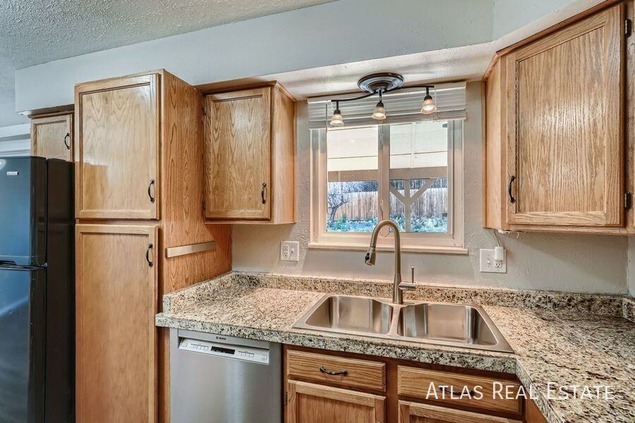 1966 S Olathe St - Photo 4 of 23