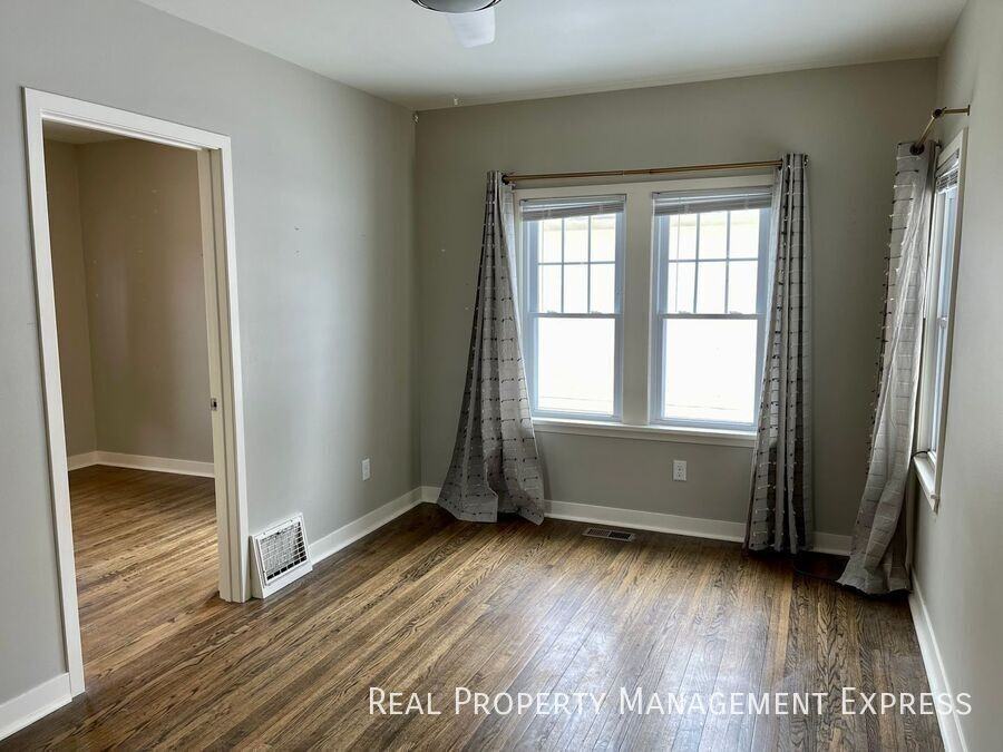 2418 S Main Ave - Photo 2 of 10