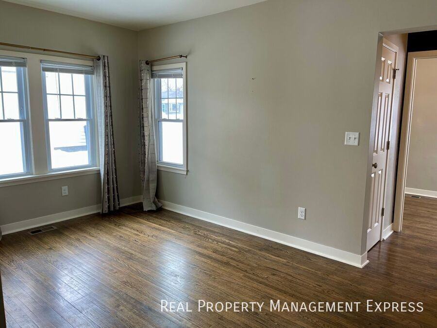 2418 S Main Ave - Photo 3 of 10