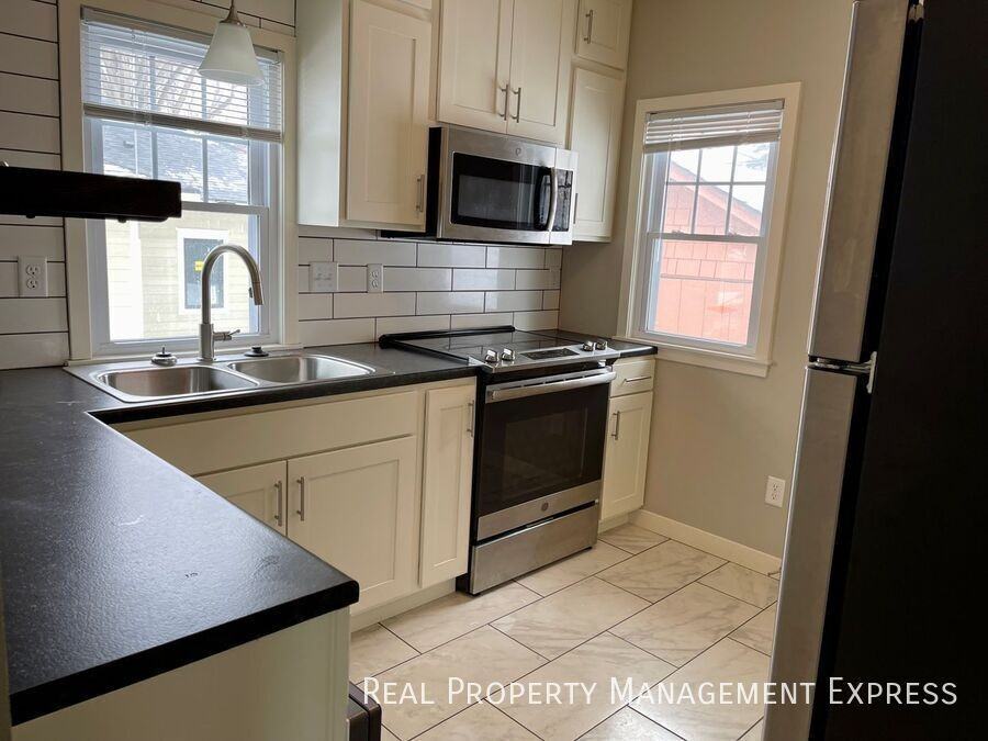 2418 S Main Ave - Photo 4 of 10