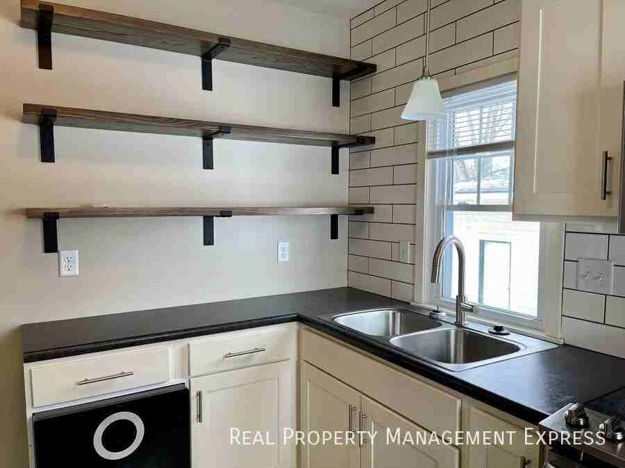 2418 S Main Ave - Photo 5 of 10